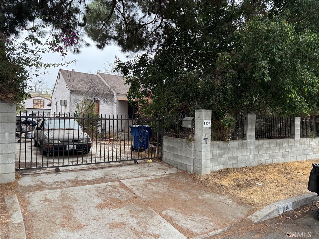 This is an amazing opportunity for an investor/developer. There is an existing single family residence on the site at this time. However, this primarily a land value sale. It will not qualify for conventional financing. This need to be a cash or hard money sale. We have the SR8 CLEARANCE LETTER IN HAND. Apparently (5) units or townhomes can be built with no SB8 restrictions: no rent control, tenant restrictions or affordable housing requirements. DO YOUR DO DILIGENCE AND CONFIRM THIS INFORMATION FOR YOURSELF. This is an up and coming area convenient to NOHO and all supporting facilities.