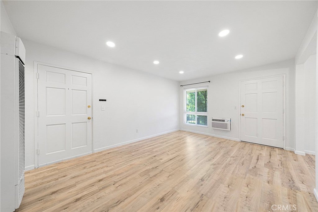 660 S Glassell Street 54