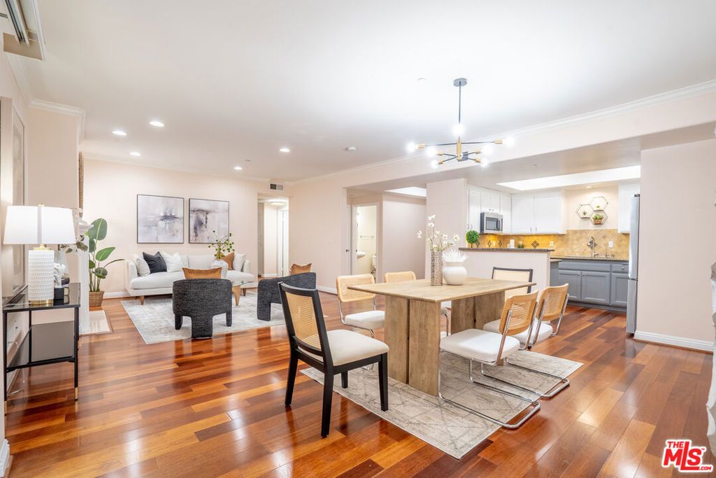 Photo of 616 S Wilton Place #103, Los Angeles, CA 90005 (MLS # 25550395)