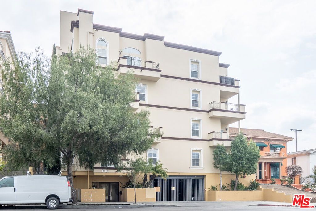 Photo of 616 S Wilton Place #103, Los Angeles, CA 90005 (MLS # 25550395)