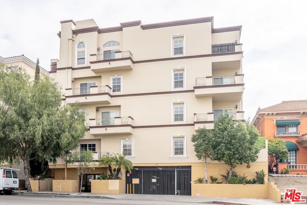 Photo of 616 S Wilton Place #103, Los Angeles, CA 90005 (MLS # 25550395)