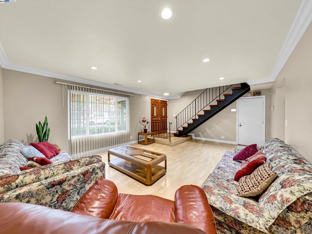 ALVARADO - Residential