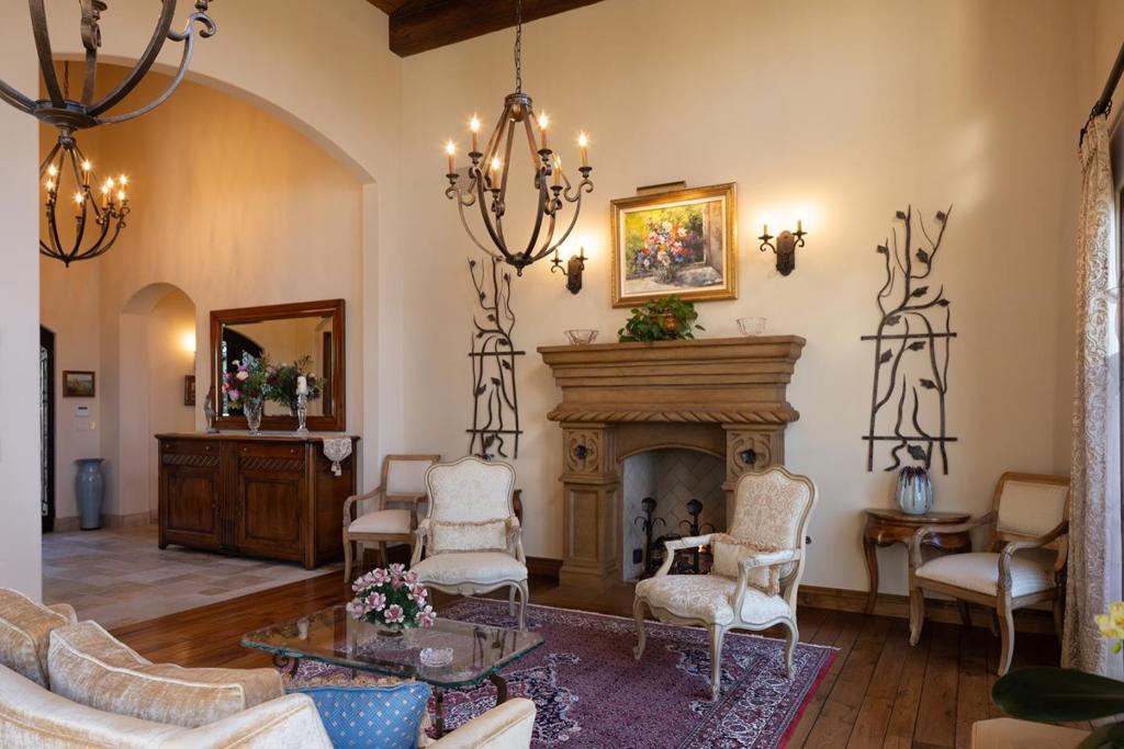 7595 Paseo Vista