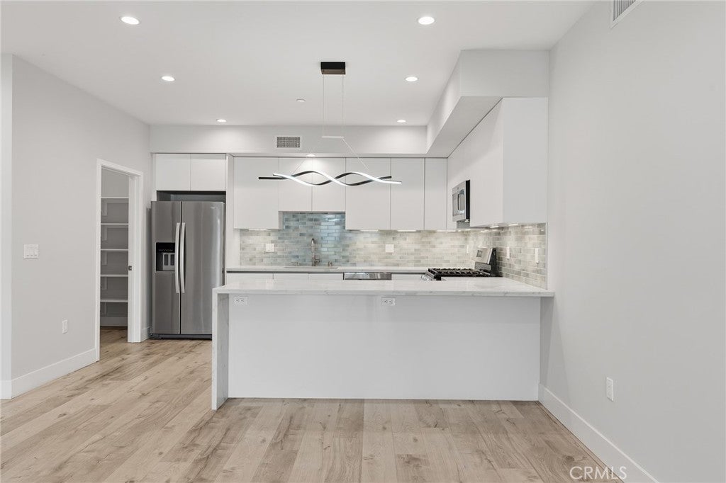 5820 La Mirada Avenue 402