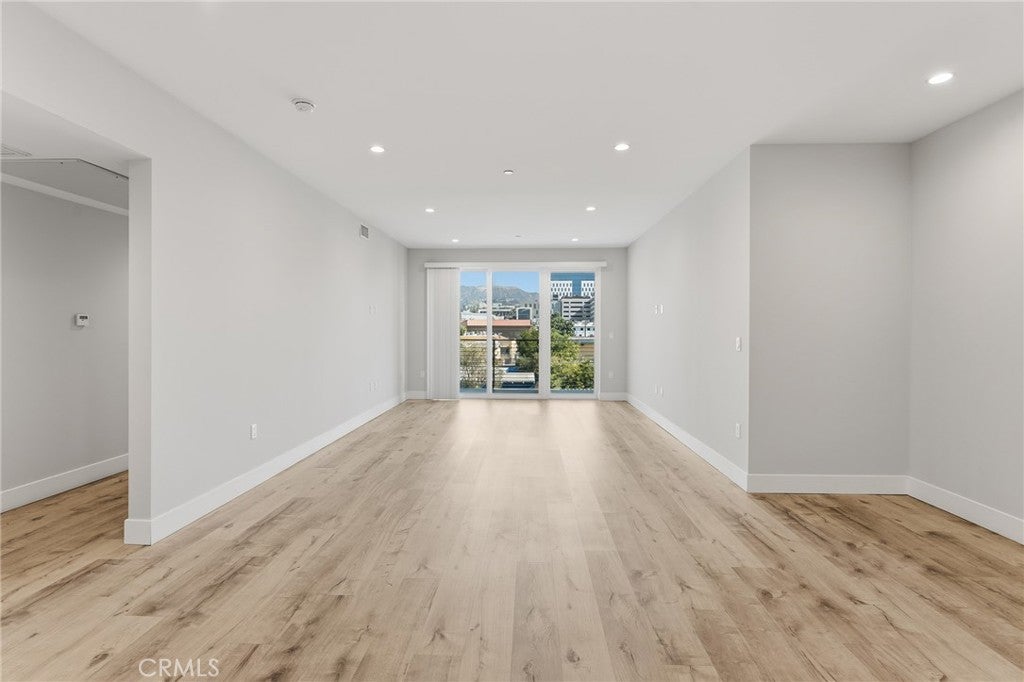 5820 La Mirada Avenue 402