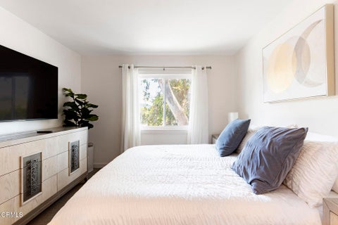 Photo of 1340 E Hillcrest Drive #6, Thousand Oaks, CA 91362 (MLS # V1-38024)