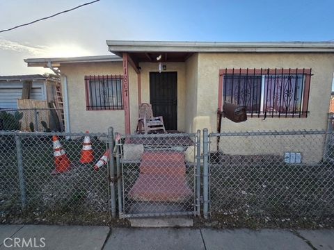 Photo of 11867 S Broadway, Los Angeles, CA 90061 (MLS # IG26030129)