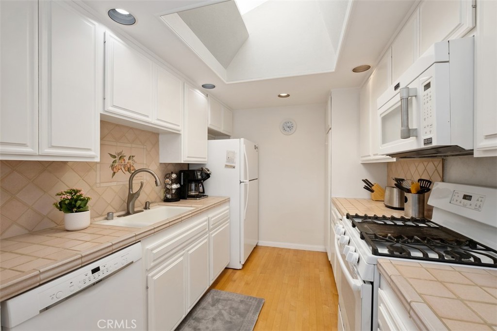 9 N Encino