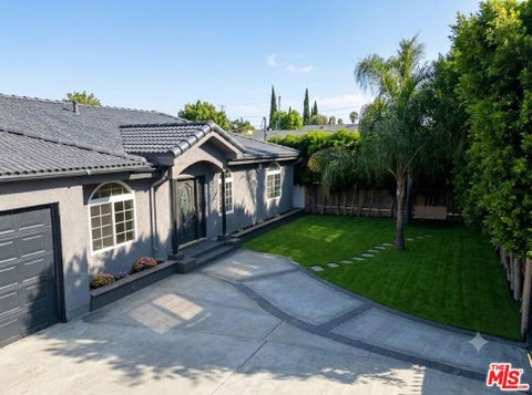 Photo of 6742 Radford Avenue, Los Angeles, CA 91606 (MLS # 26909263)