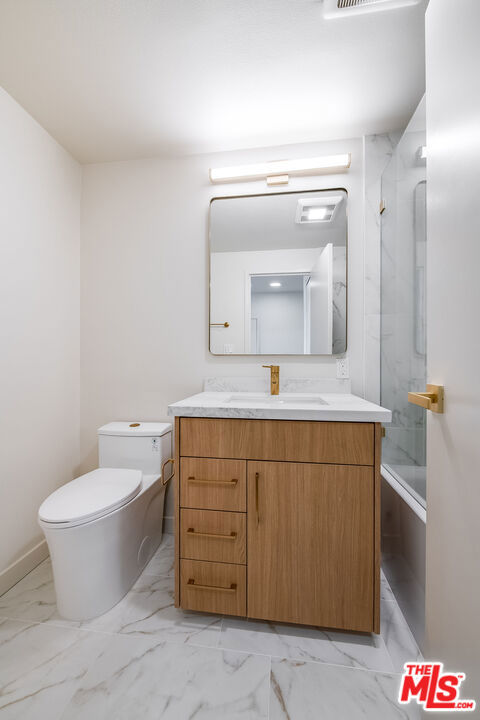 999 N Doheny Drive 306