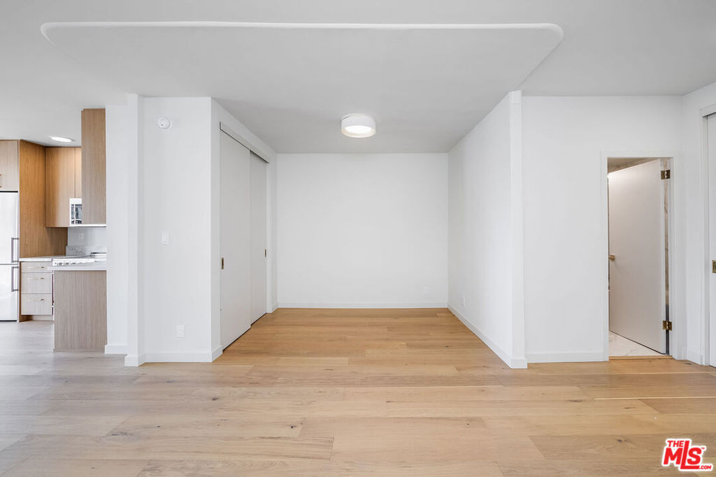 999 N Doheny Drive 306