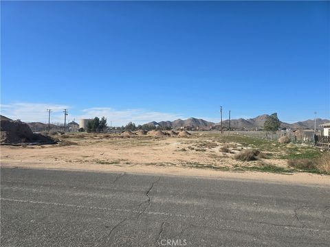 Photo of 14978 Blackfoot, Apple Valley, CA 92307 (MLS # IV26028912)