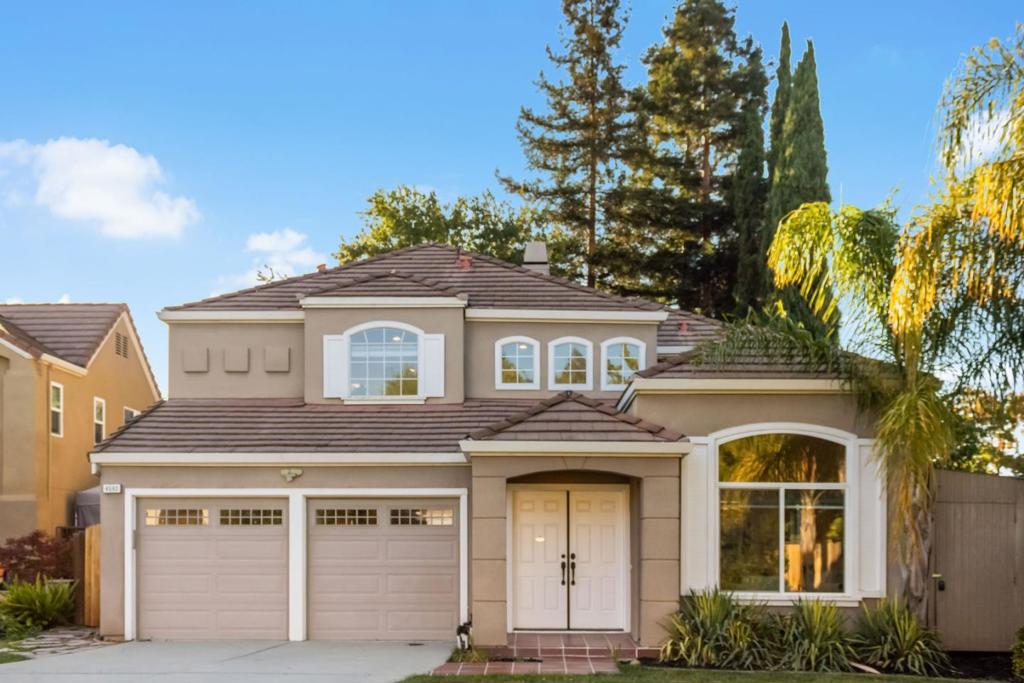Stunning remodeled home on a quiet Cambrian cul-de-sac with no HOA! This beautifully updated 4BD/3BA residence offers approx. 1,840 sq ft of bright, open living space. Enjoy soaring ceilings, recessed lighting, and luxury finishes throughout. The modern kitchen features quartz countertops, stainless-steel appliances, gas range, and breakfast bar. Spacious living room with gas fireplace opens to a private backyard oasisperfect for entertaining. One bedroom and full bath on the main level, ideal for guests or a home office. Upstairs, the primary suite includes vaulted ceilings, walk-in closet, and a remodeled spa-like bath. Fresh paint, new flooring, designer lighting, and landscaped yard complete this move-in-ready gem. Excellent Cambrian schools including Carlton Elem and Leigh High. Prime location near parks, shops, and commuter routes!