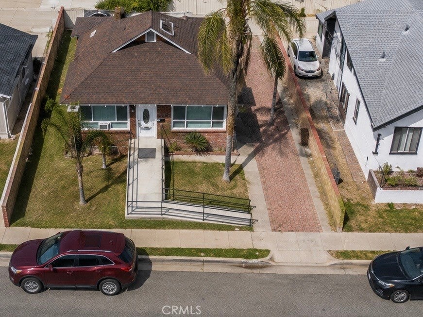 239 N Riverside