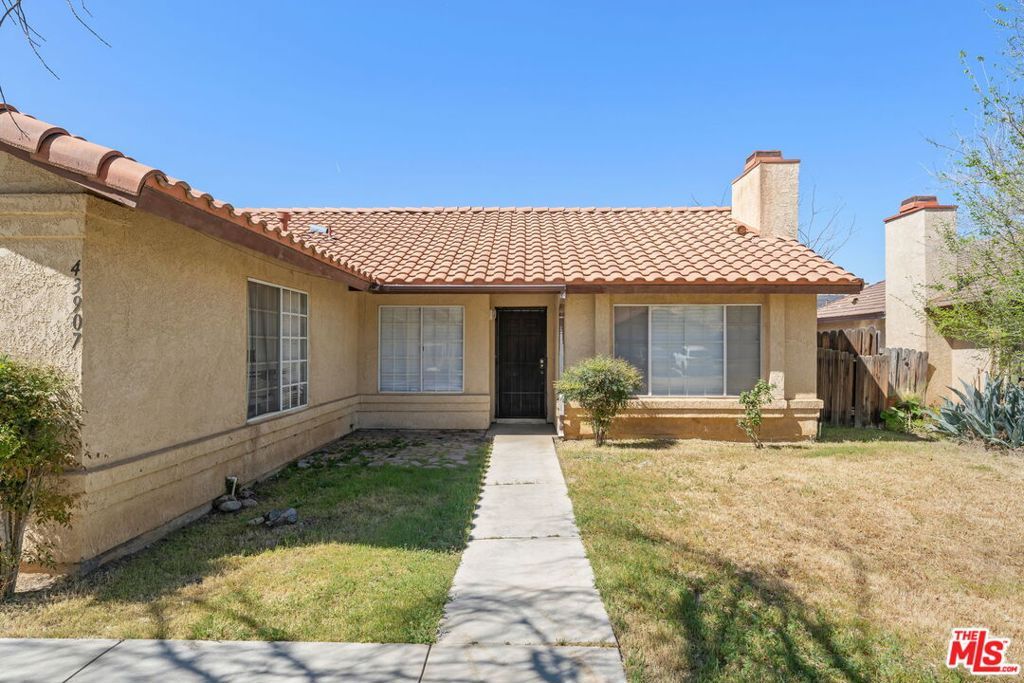 Photo of 43907 San Francisco Avenue, Lancaster, CA 93535 (MLS # 26669537)