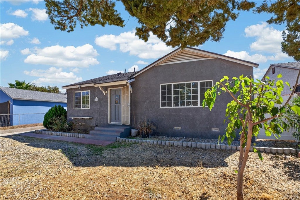 1302 E Avenue R2