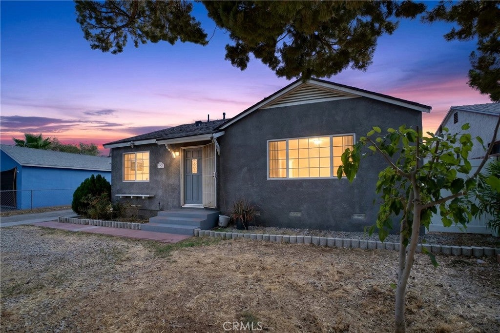 1302 E Avenue R2