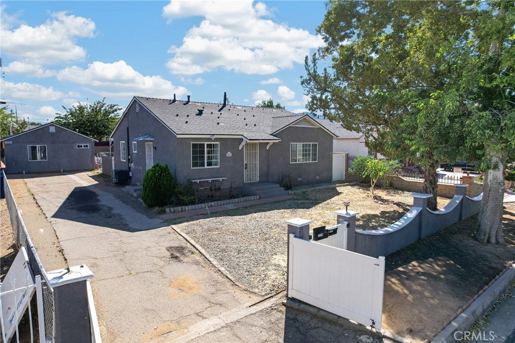 1302 E Avenue R2