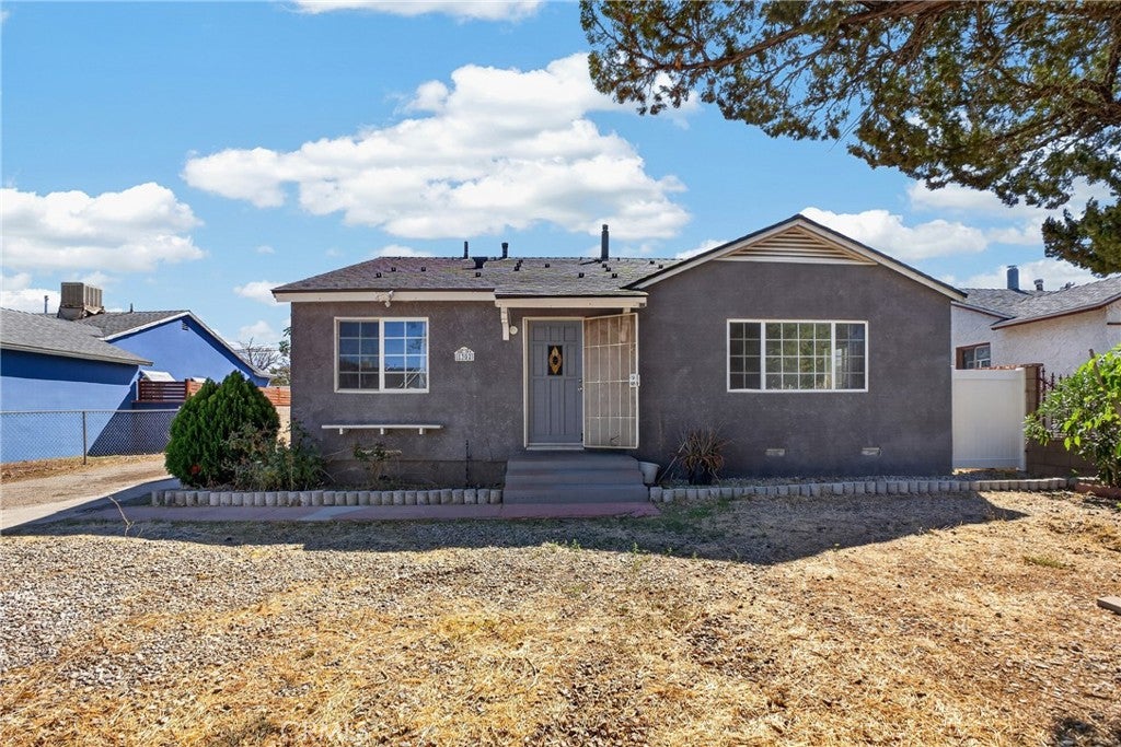 1302 E Avenue R2