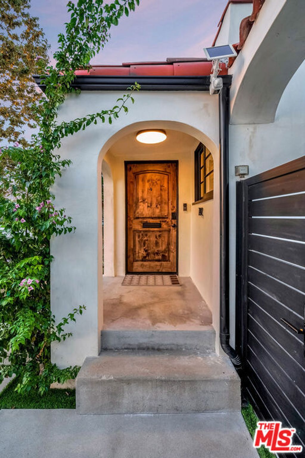 Photo of 742 N June Street, Los Angeles, CA 90038 (MLS # 25611059)