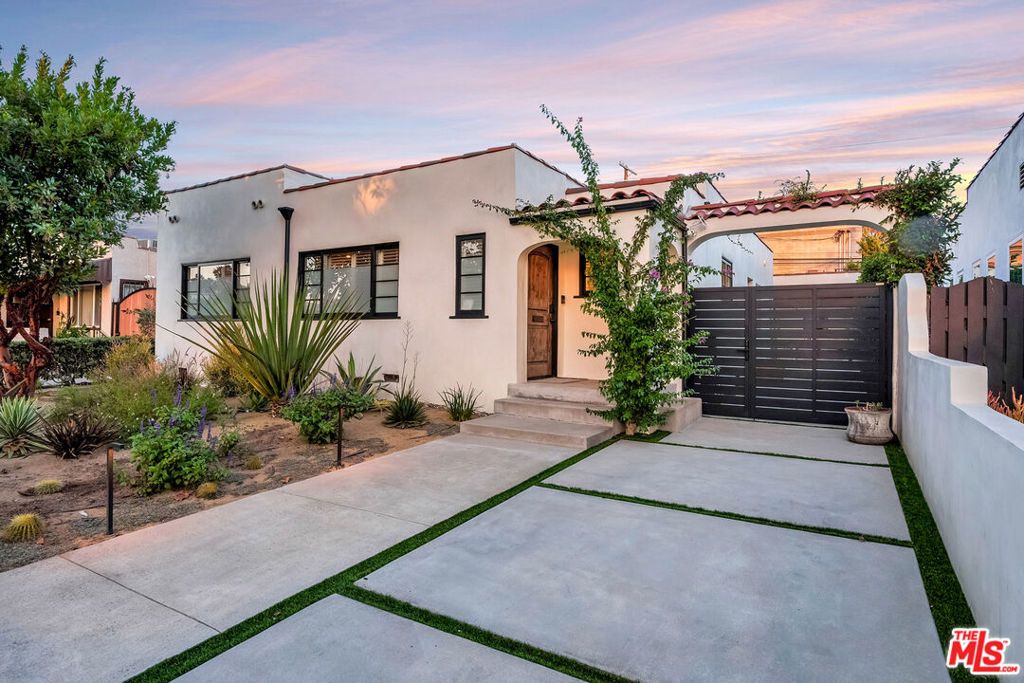 Photo of 742 N June Street, Los Angeles, CA 90038 (MLS # 25611059)