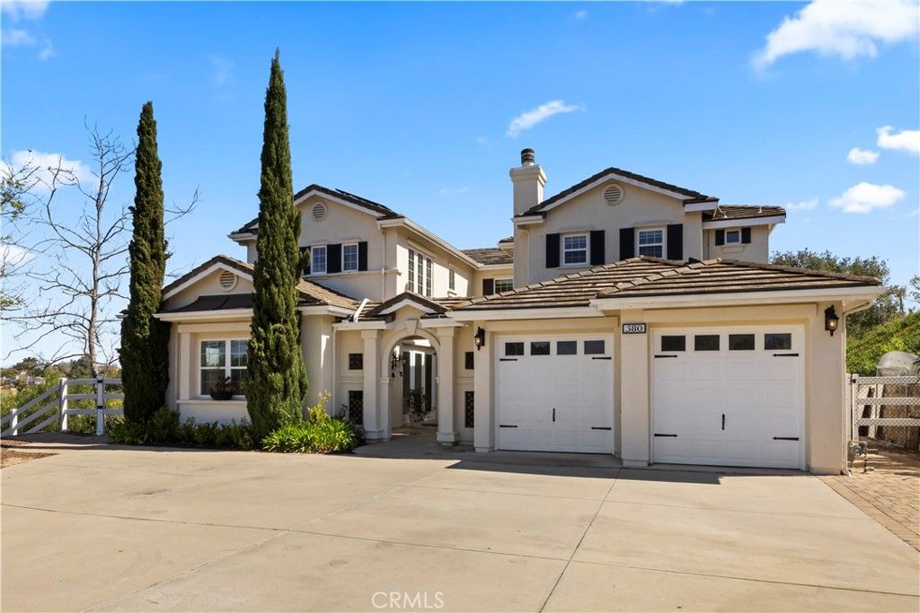 Photo of 380 Highland Oaks Court, Fallbrook, CA 92028 (MLS # CV26045760)