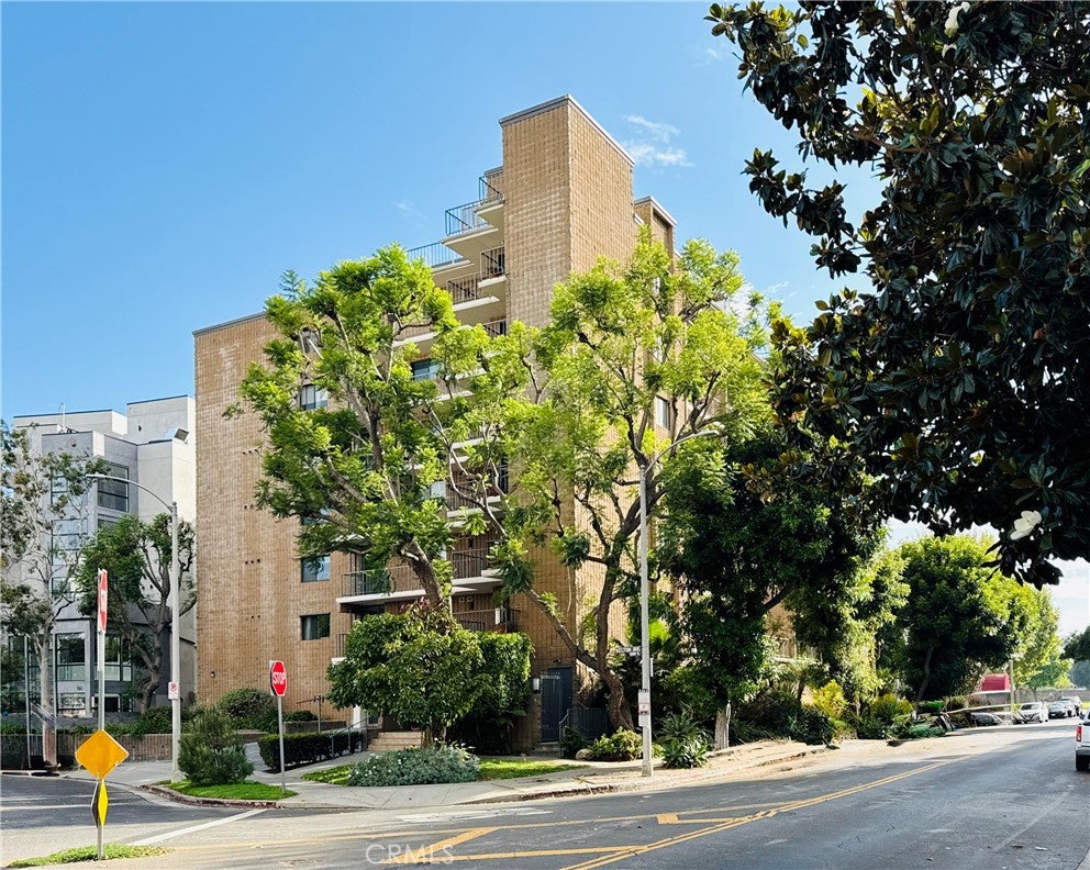 Photo of 10966 Rochester Avenue #1B, Los Angeles, CA 90024 (MLS # AR26211819)