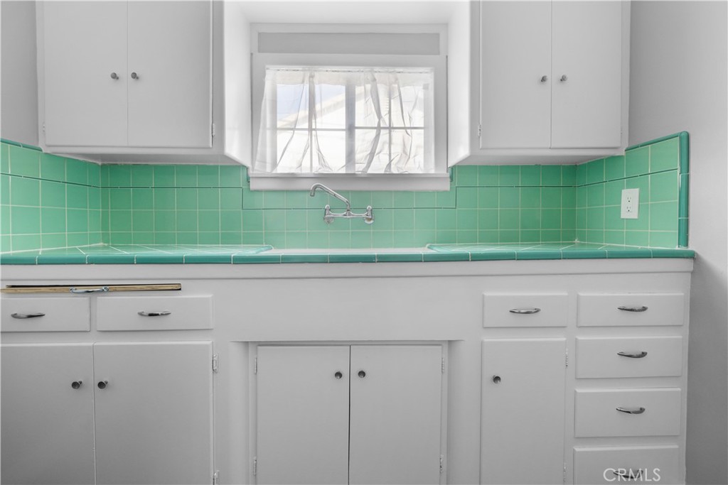 Walk to Beach - Residential Lease