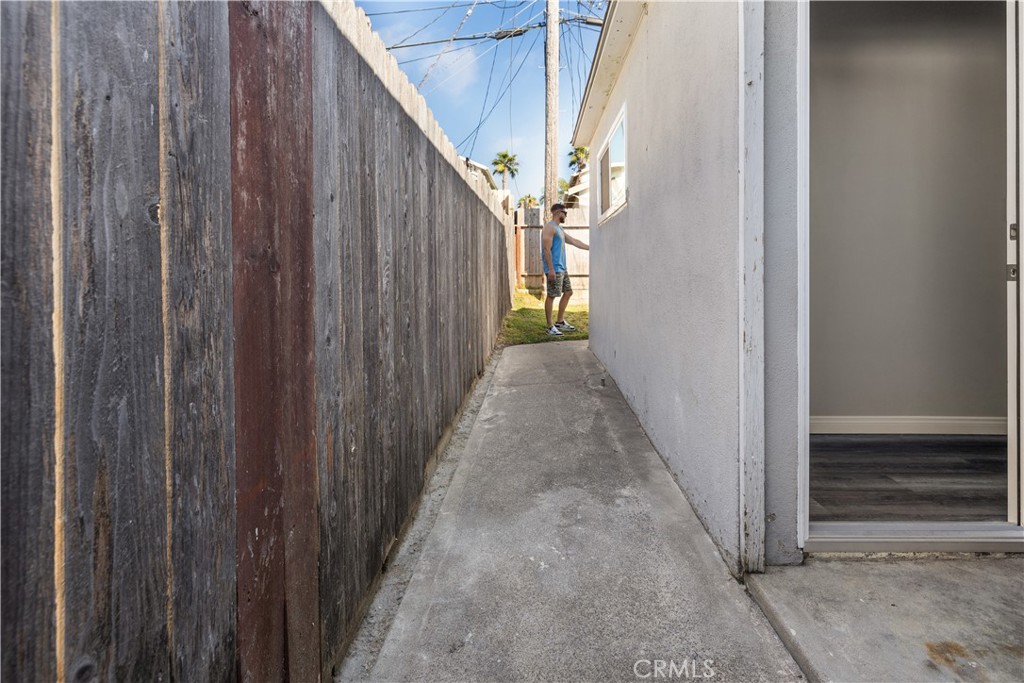 Walk to Beach - Residential Lease