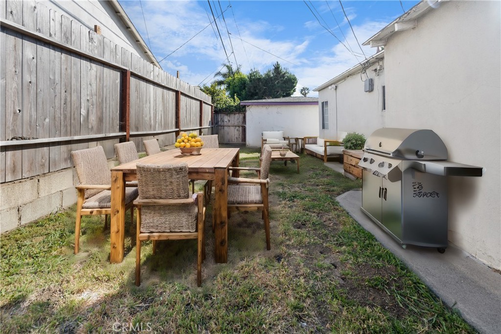 Walk to Beach - Residential Lease