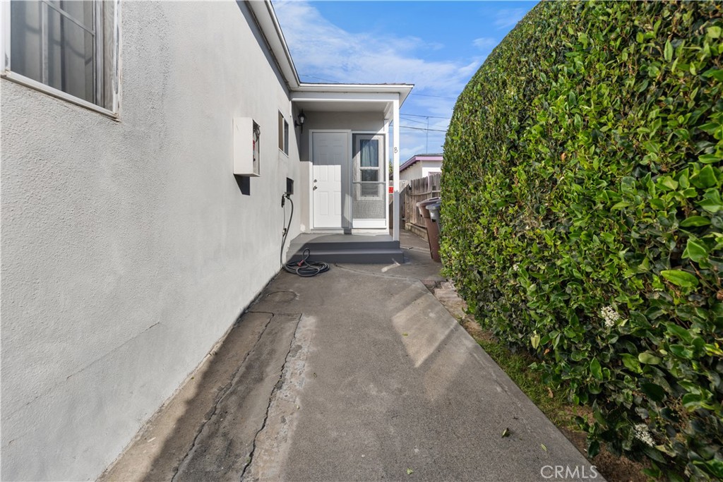 Walk to Beach - Residential Lease