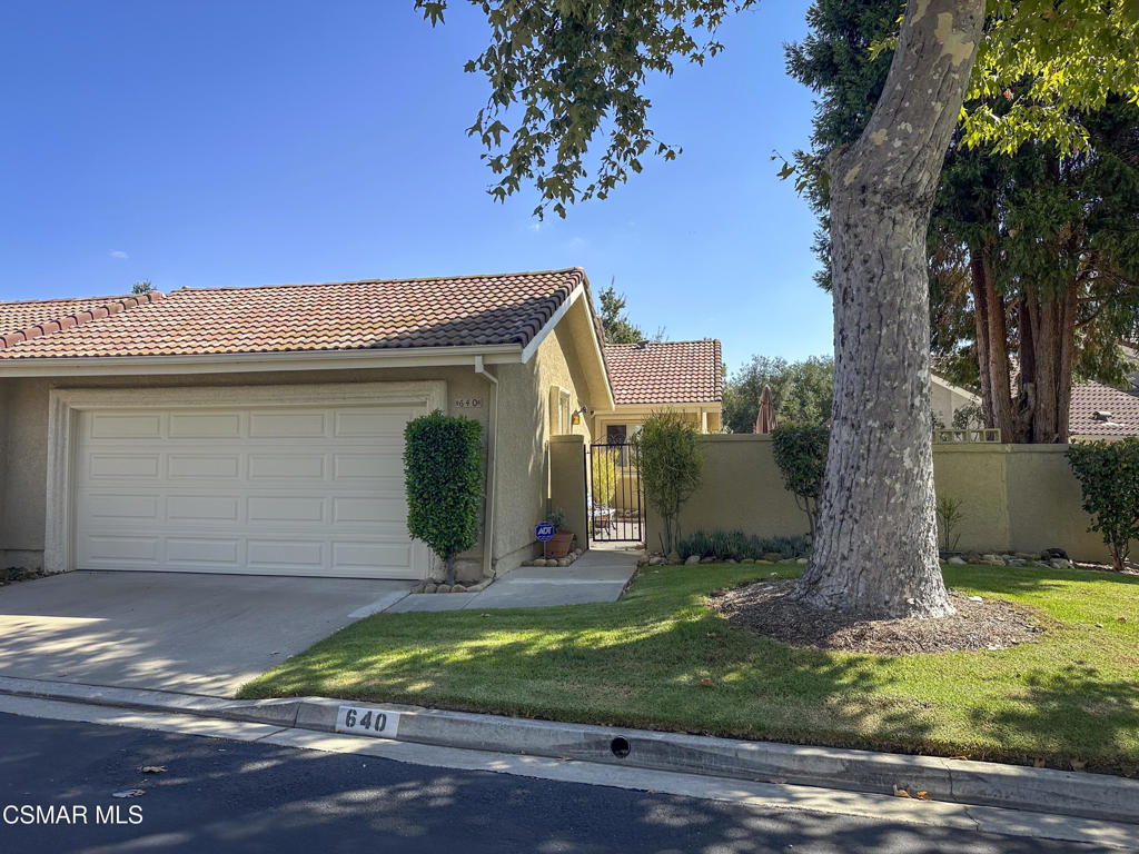 Located in the beautiful, quiet neighborhood of Country Vistas III in Oak Park is a warm, earthy townhome full of Southwestern charm. The exterior is framed by desert landscaping and a cozy courtyard. Lots of natural light from windows all around. Large living room with a fireplace. The kitchen has lots of storage space with granite counters and stainless steel appliances. Huge primary bedroom with full bath. Powder room has a door connecting to the full bath. Other features include ceiling fans in living room and both bedrooms, recessed lights and a large 2-car garage. There is a community pool and spa. Easy access to nearby parks and hiking/walking trails. Award winning Oak Park schools. Don't miss the opportunity to call this place home!