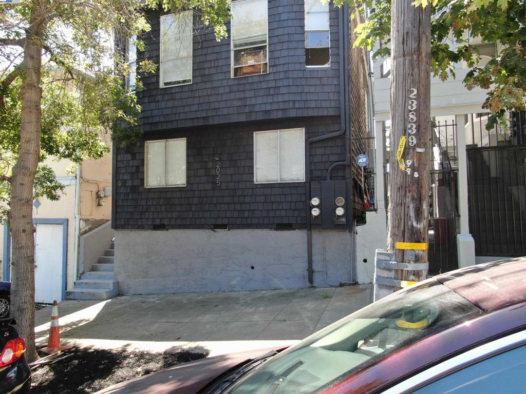 Welcome to your freshly updated home in the heart of Oakland’s vibrant San Antonio neighborhood! This charming unit offers new features throughout with brand new flooring, fresh paint, updated lighting, fully remodeled kitchen, a new in-unit washer & dryer combo and new tankless water heater for energy efficiency. Enjoy two comfortable bedrooms plus a versatile bonus room - perfect for a home office, guest space, or creative studio. Great Location Situated near parks, local restaurants, shops, and just minutes from downtown Oakland and transit options. Move-In Ready. This unit is designed for convenience, comfort, and modern living - all you have to do is move in. Schedule your private showing today and see why this gem won’t stay on the market for long!