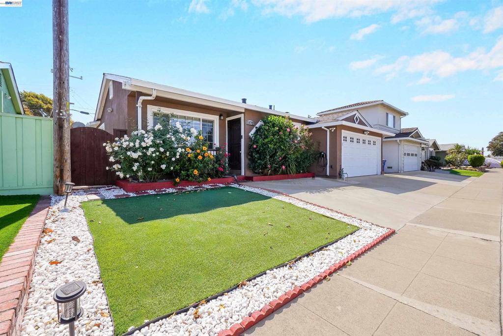 1172 Huron Ln