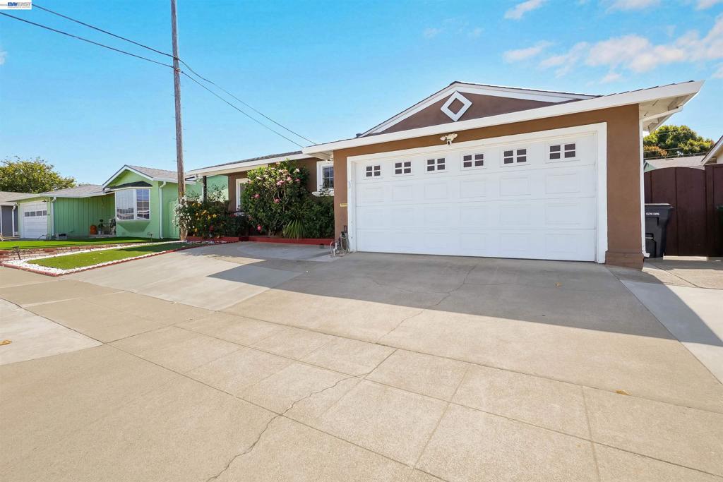 1172 Huron Ln