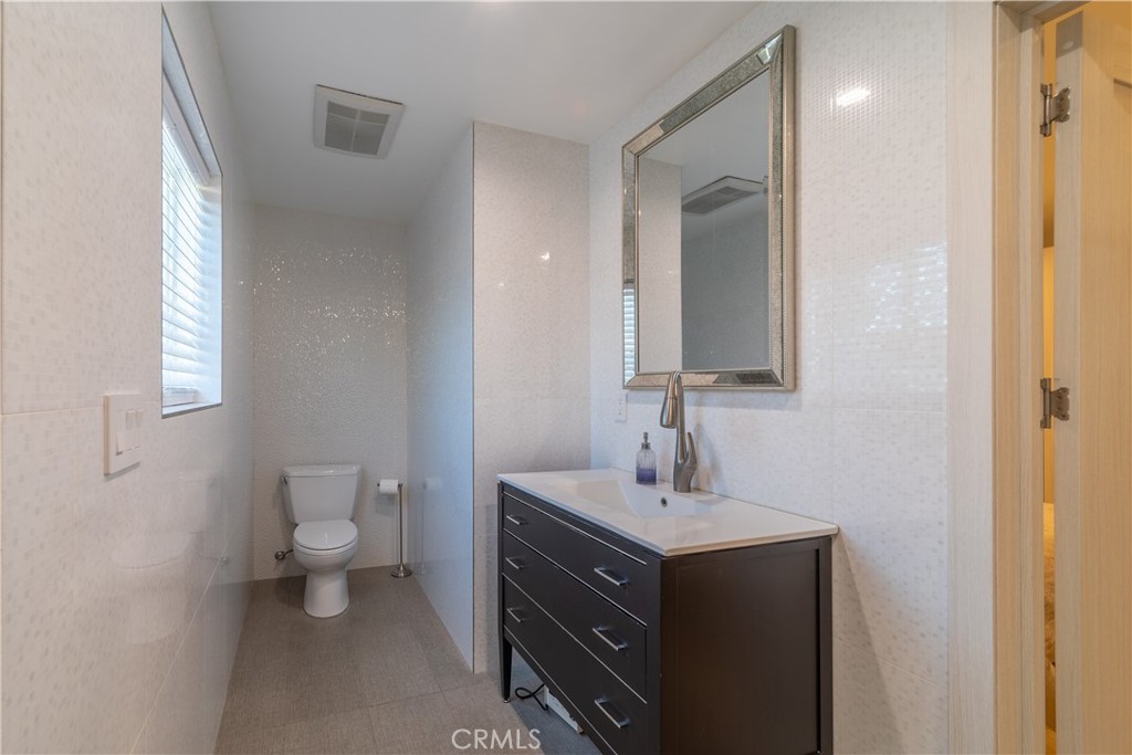 Burbank, California, 91501, United States, 4 Bedrooms Bedrooms, ,4 BathroomsBathrooms,Residential,Active,2045622