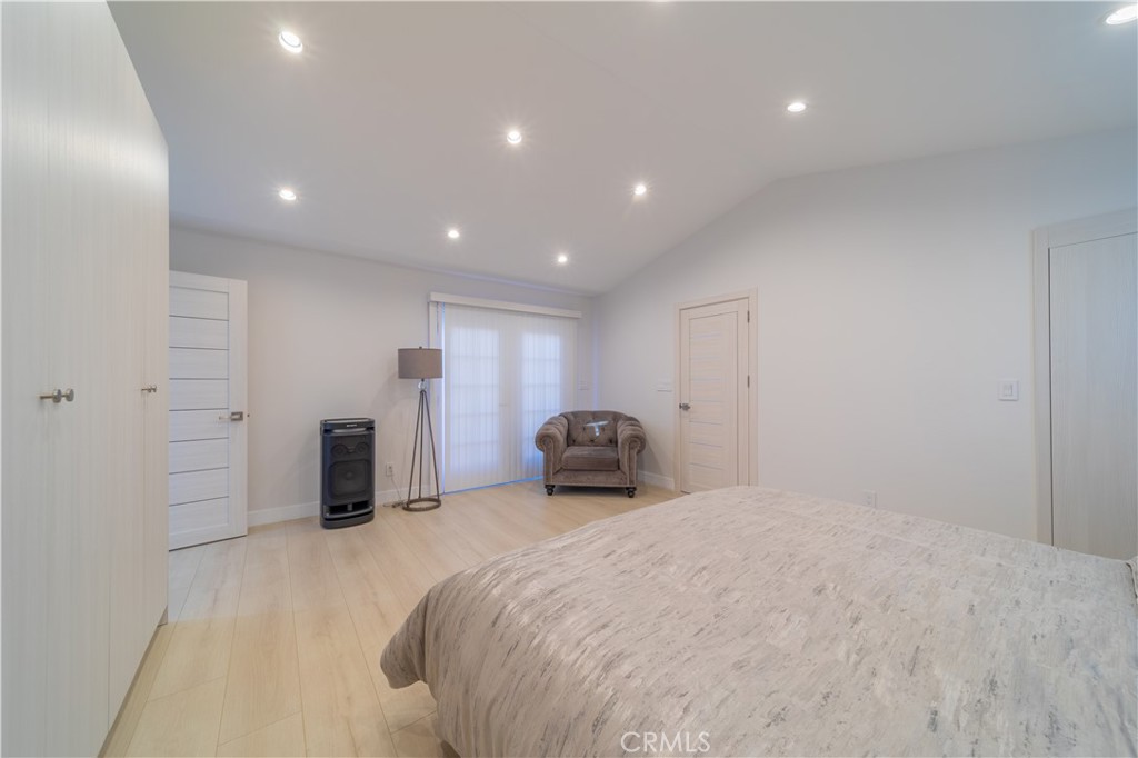 Burbank, California, 91501, United States, 4 Bedrooms Bedrooms, ,4 BathroomsBathrooms,Residential,Active,2045622