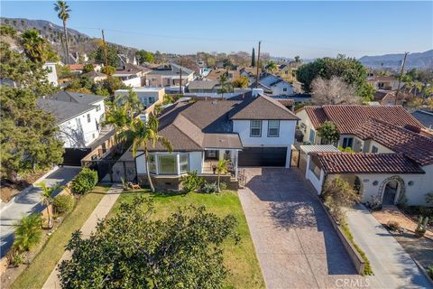 Photo of 902 E WALNUT Avenue, Burbank, CA 91501 (MLS # GD26103777)