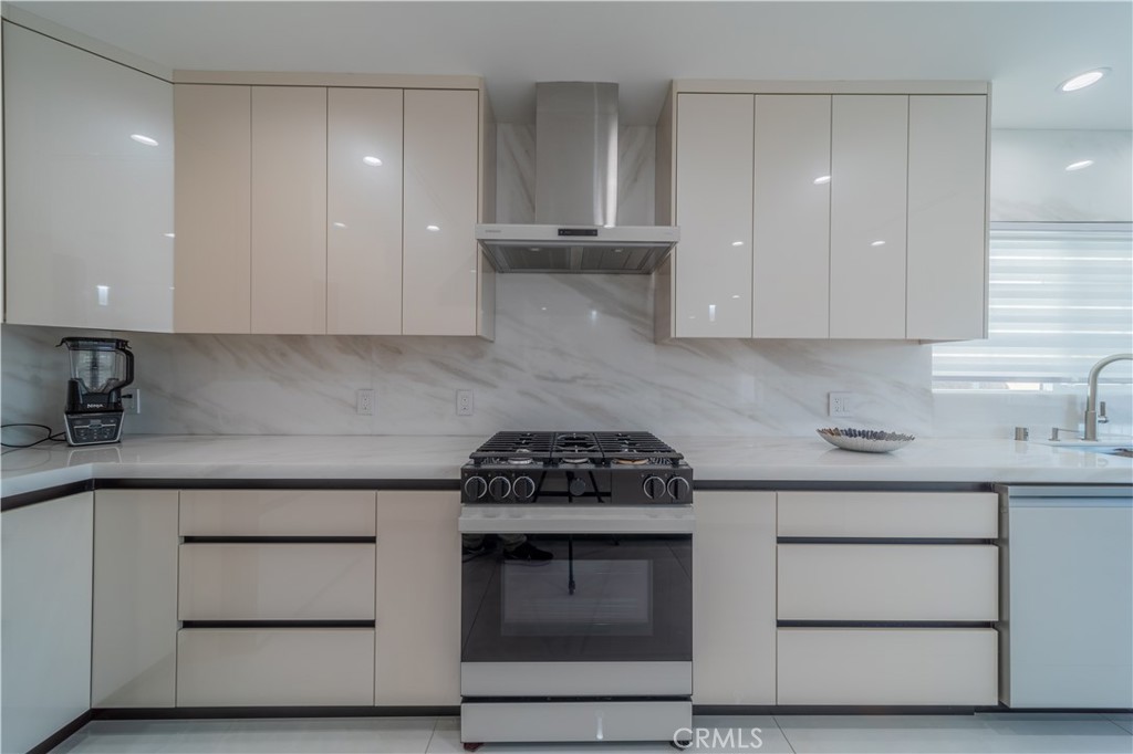 Burbank, California, 91501, United States, 4 Bedrooms Bedrooms, ,4 BathroomsBathrooms,Residential,Active,2045622