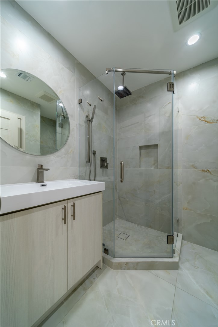 Burbank, California, 91501, United States, 4 Bedrooms Bedrooms, ,4 BathroomsBathrooms,Residential,Active,2045622
