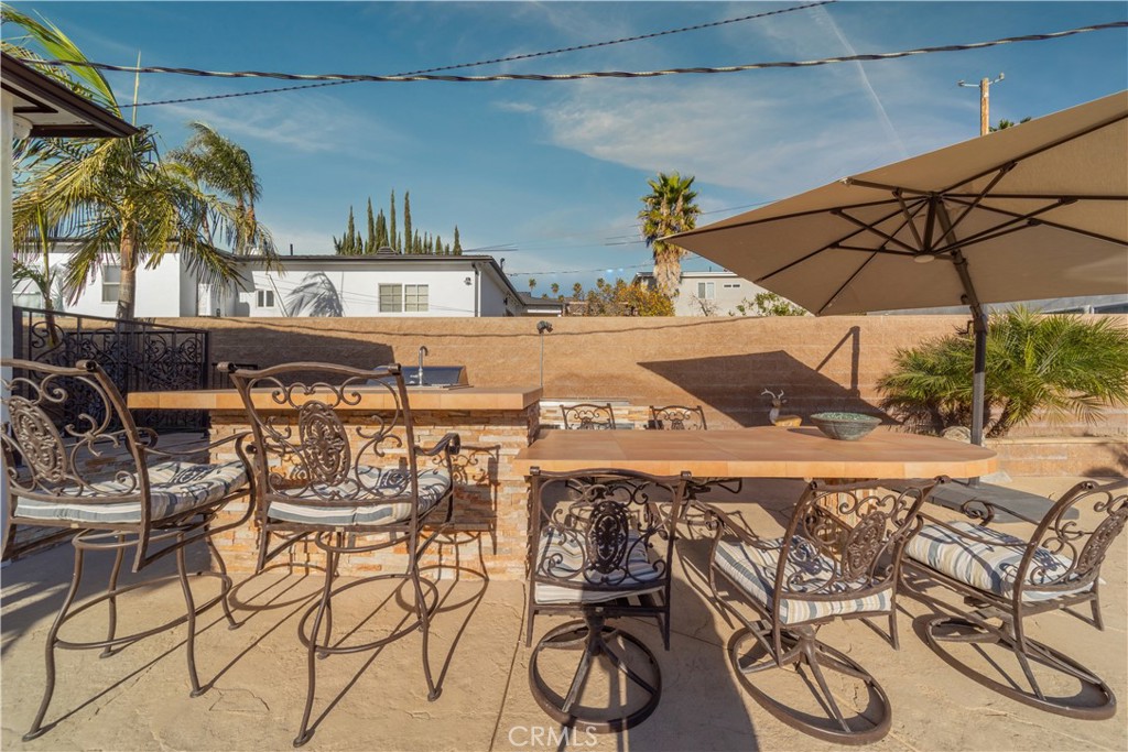 Burbank, California, 91501, United States, 4 Bedrooms Bedrooms, ,4 BathroomsBathrooms,Residential,Active,2045622