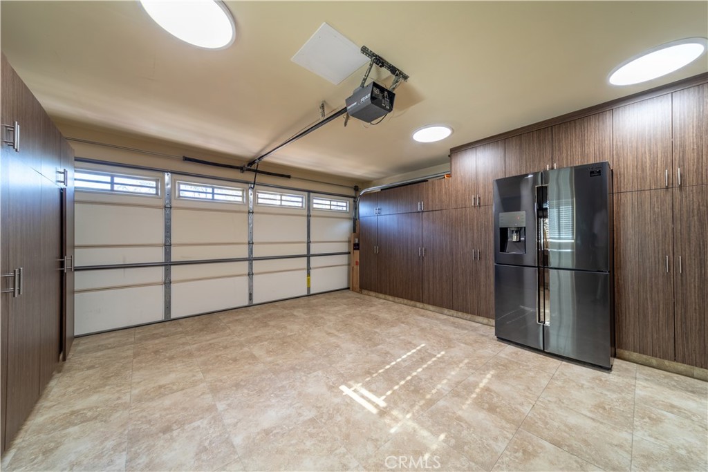 Burbank, California, 91501, United States, 4 Bedrooms Bedrooms, ,4 BathroomsBathrooms,Residential,Active,2045622