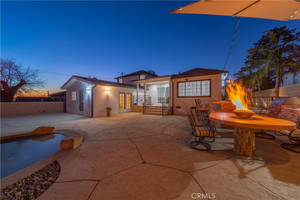 Burbank, California, 91501, United States, 4 Bedrooms Bedrooms, ,4 BathroomsBathrooms,Residential,Active,2045622