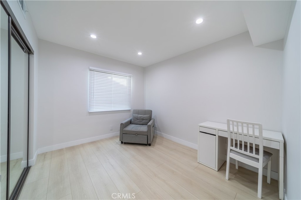 Burbank, California, 91501, United States, 4 Bedrooms Bedrooms, ,4 BathroomsBathrooms,Residential,Active,2045622