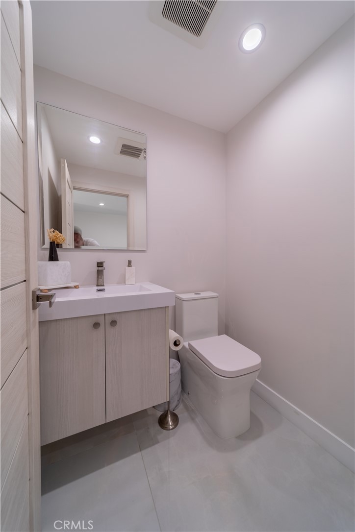 Burbank, California, 91501, United States, 4 Bedrooms Bedrooms, ,4 BathroomsBathrooms,Residential,Active,2045622