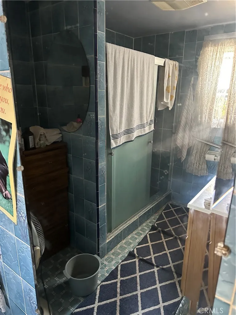 Los Angeles, California 90026, United States, 2 Bedrooms Bedrooms, ,2 BathroomsBathrooms,Residential,Active,193819