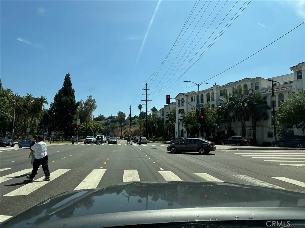 Los Angeles, California 90026, United States, 2 Bedrooms Bedrooms, ,2 BathroomsBathrooms,Residential,Active,193819