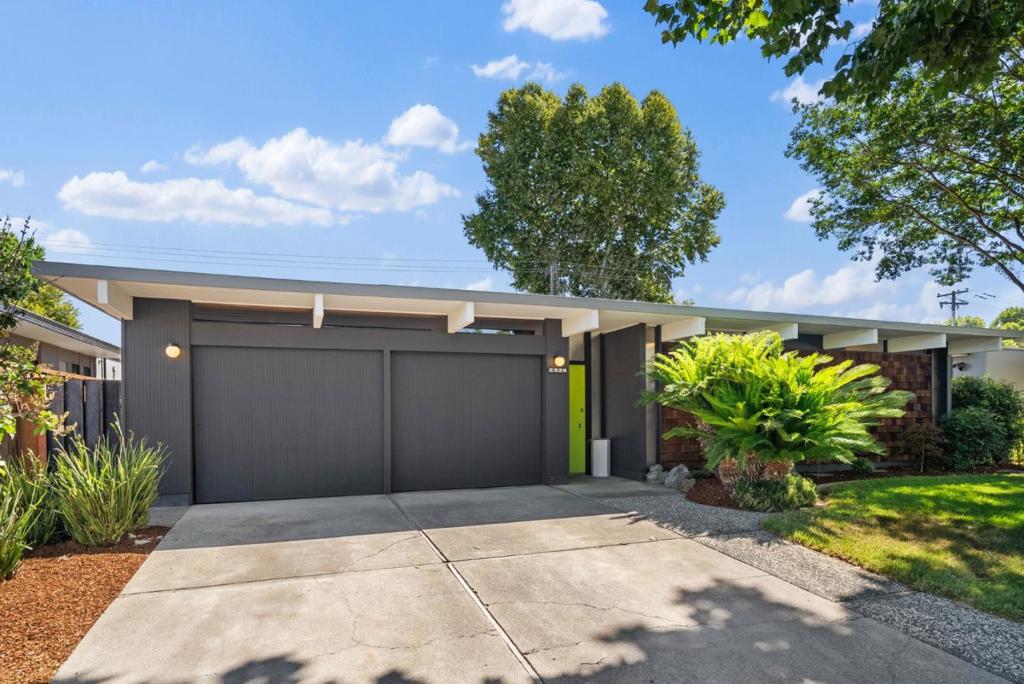 2326 Fairglen Drive