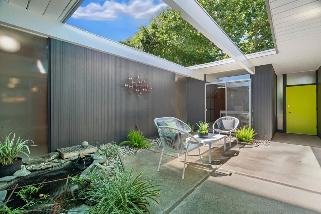2326 Fairglen Drive