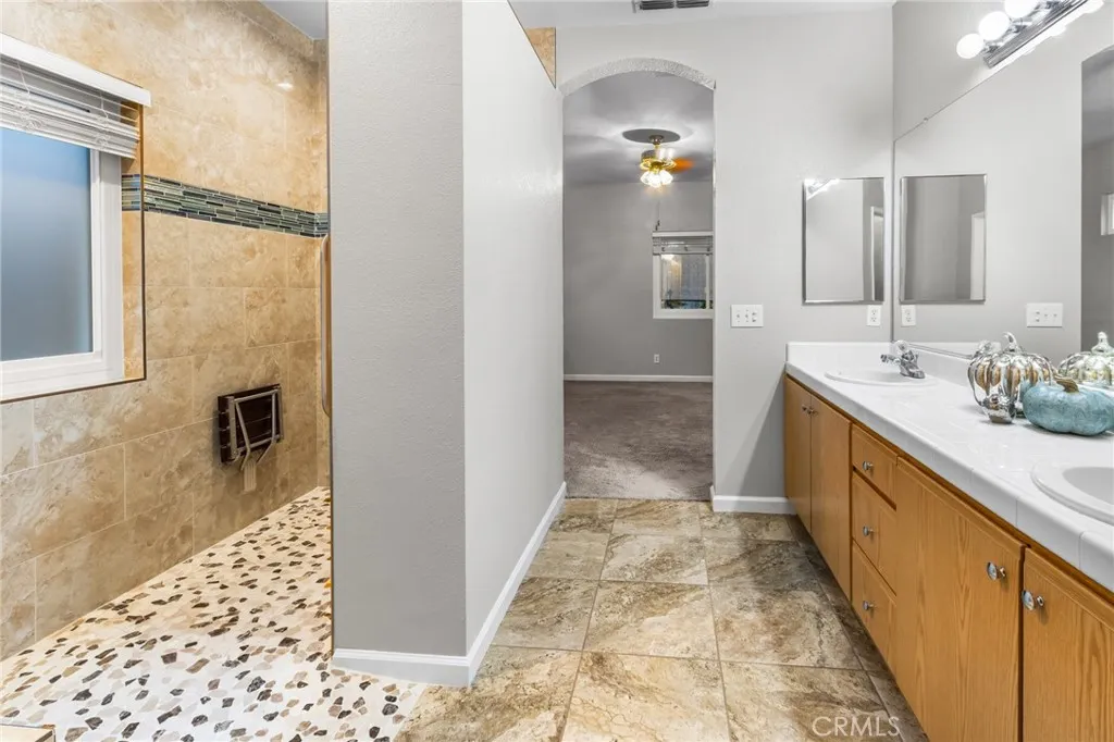 Atwater, California 95301, United States, 4 Bedrooms Bedrooms, ,2 BathroomsBathrooms,Residential,Active,201163